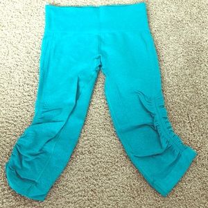 LULULEMON Teal Capri leggings